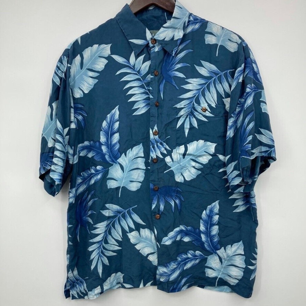 Silk Traders Traditional Hawaiian Fishing Hawaiian Shirt (Medium)